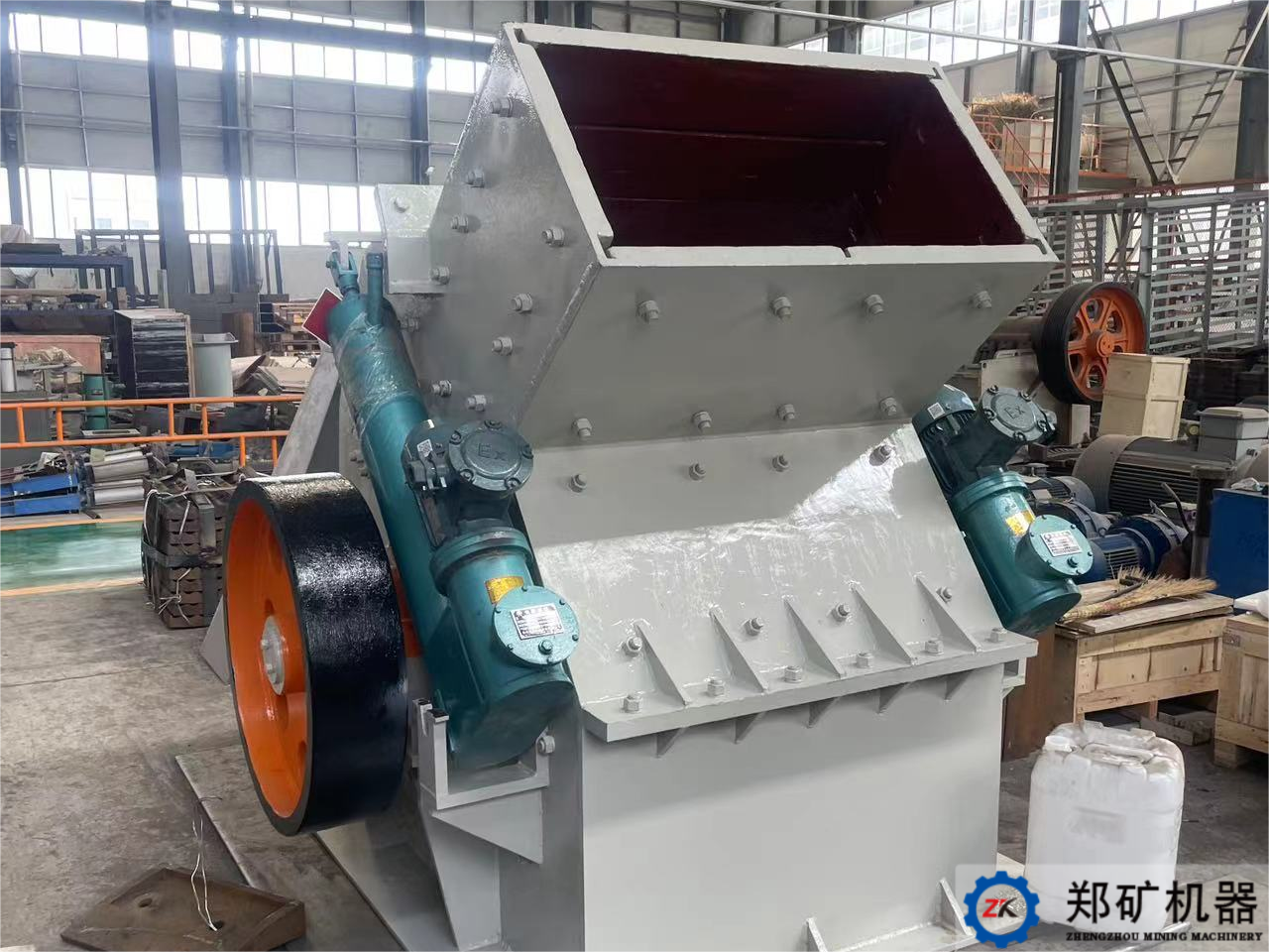 熱烈祝賀徐州PC1000×1000錘式破碎機設備交貨完成!